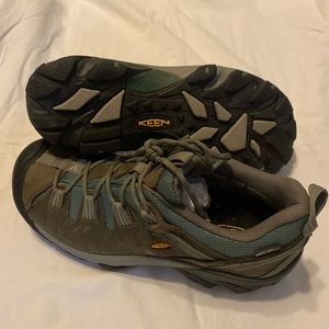 Women’s size 8.5 Keen Targhee II hiking shoes.